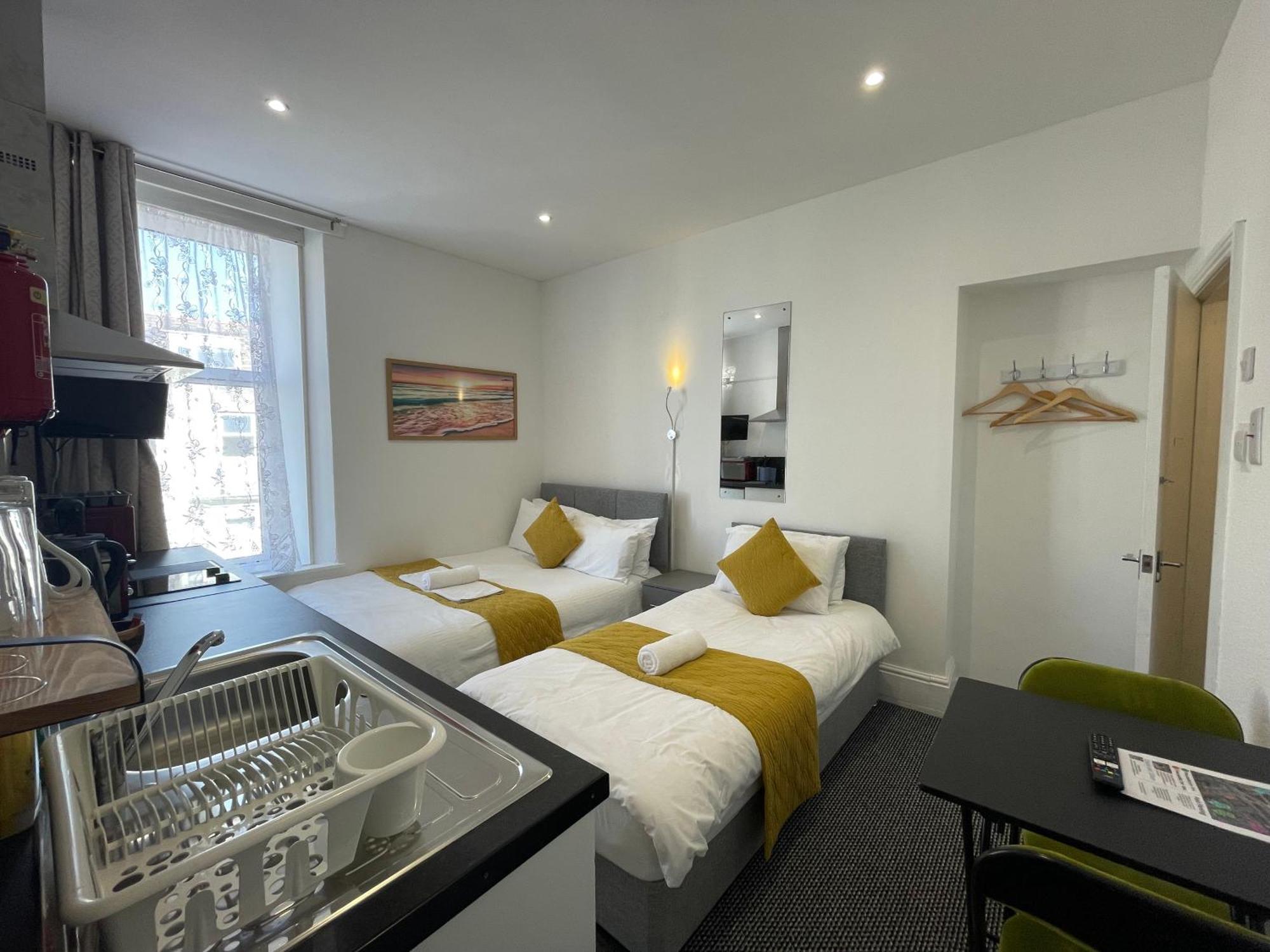 Station House Plymouth Hotell Exteriör bild