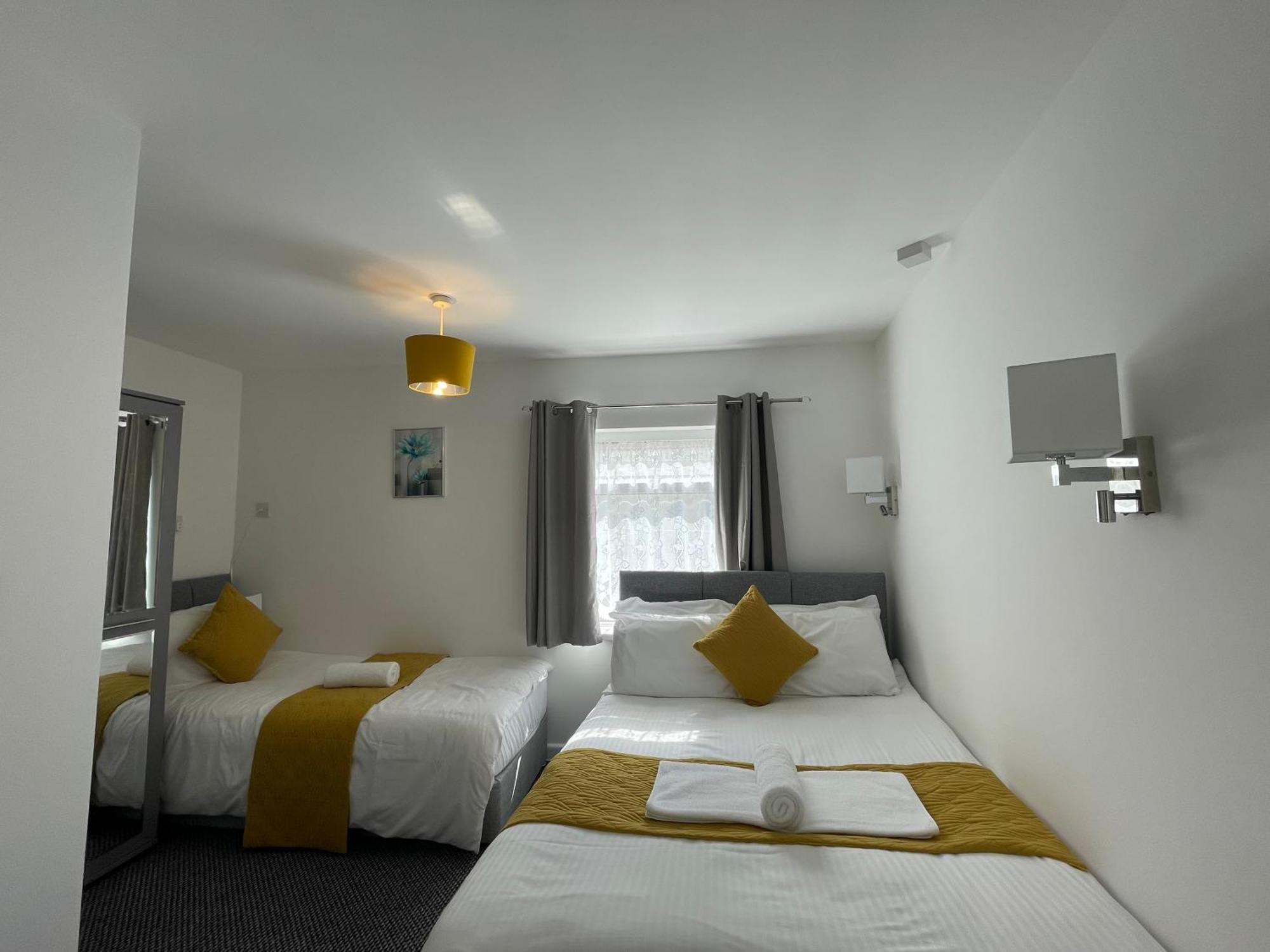 Station House Plymouth Hotell Exteriör bild